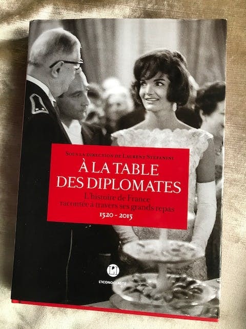 A la table des diplomates - le livre de Laurent Stefanini