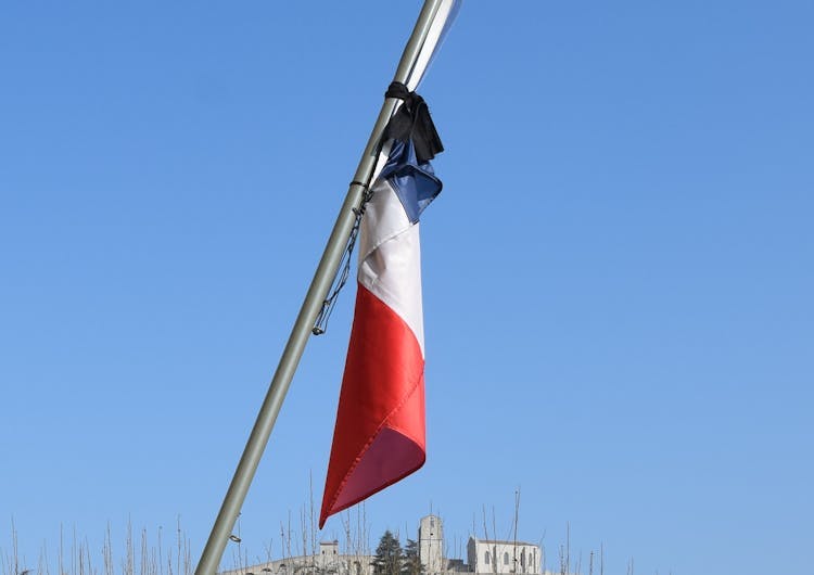 Mise en berne des drapeaux en France