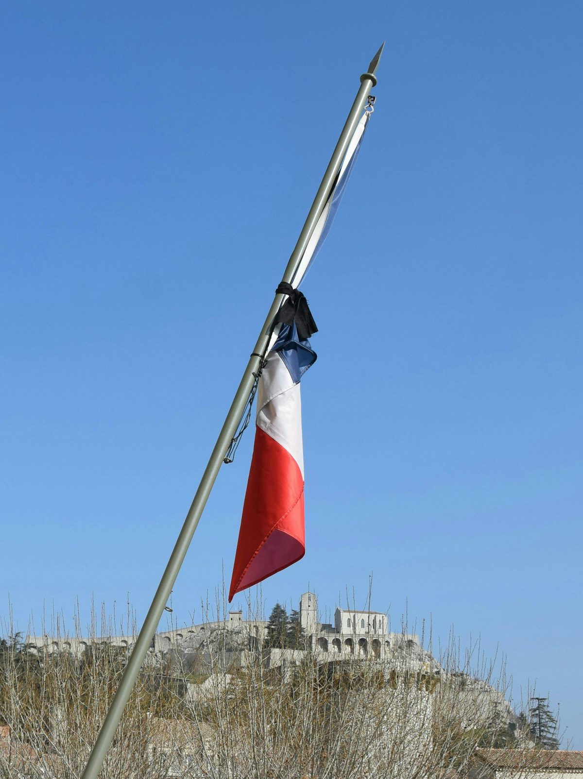 Mise en berne des drapeaux en France